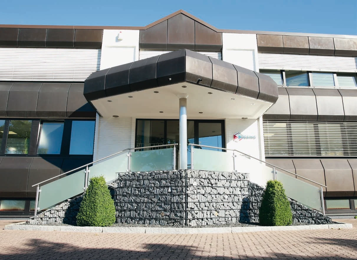 Eingang des Firmengebäudes von Duesing in Bocholt